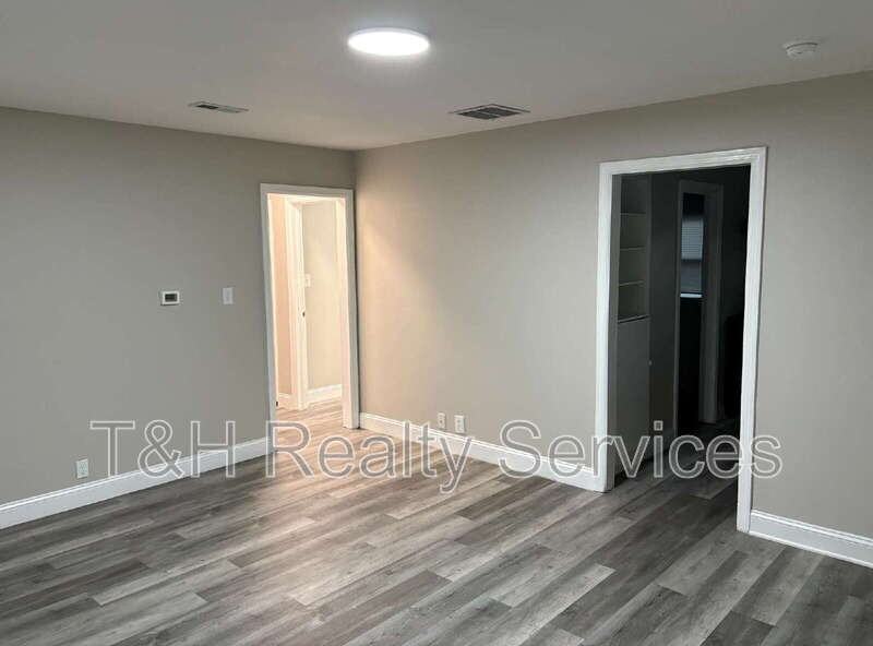 5915 E 24th St #A - Photo 6 of 15