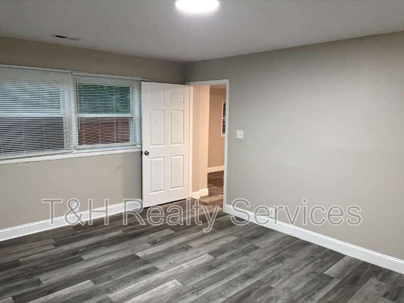 5915 E 24th St #A - Photo 7 of 15