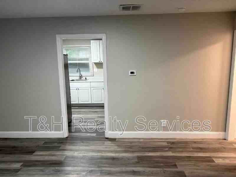5915 E 24th St #2 - Photo 5 of 19