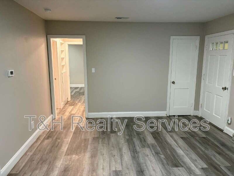 5915 E 24th St #2 - Photo 7 of 19
