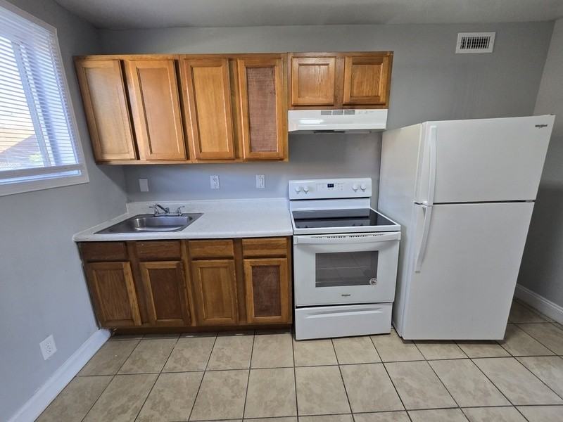 2108 Phaup St #D - Photo 2 of 8
