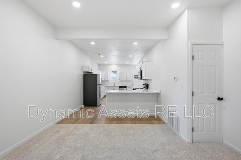 542 E 23rd St - Photo 2 of 26