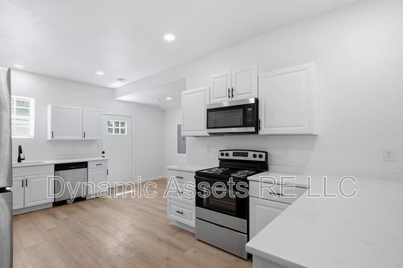 542 E 23rd St - Photo 5 of 26