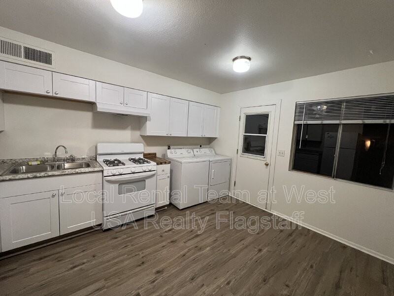 2219 E Dortha Ave #2 - Photo 4 of 16