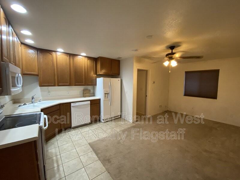 3018 N Loma Vista Dr - Photo 3 of 11