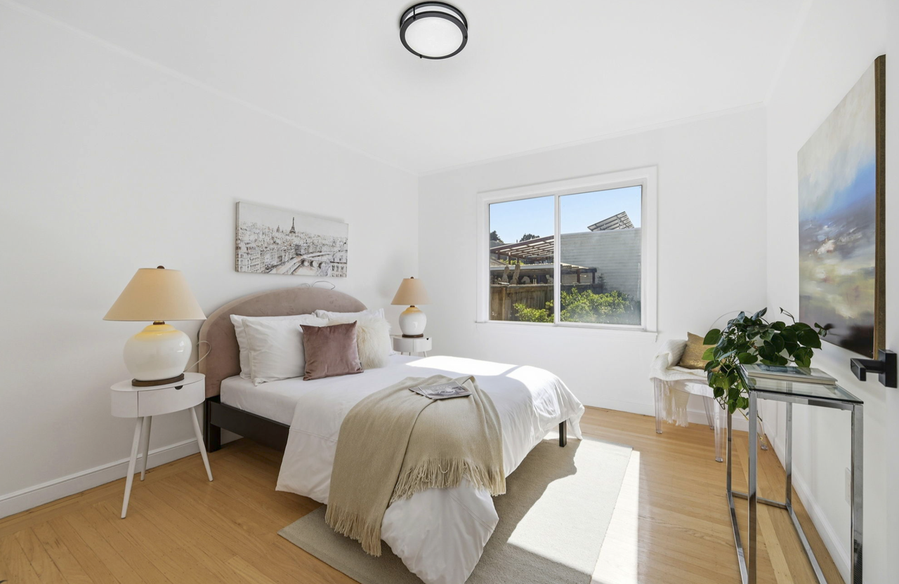 301 Gambier Street - Photo 3 of 5