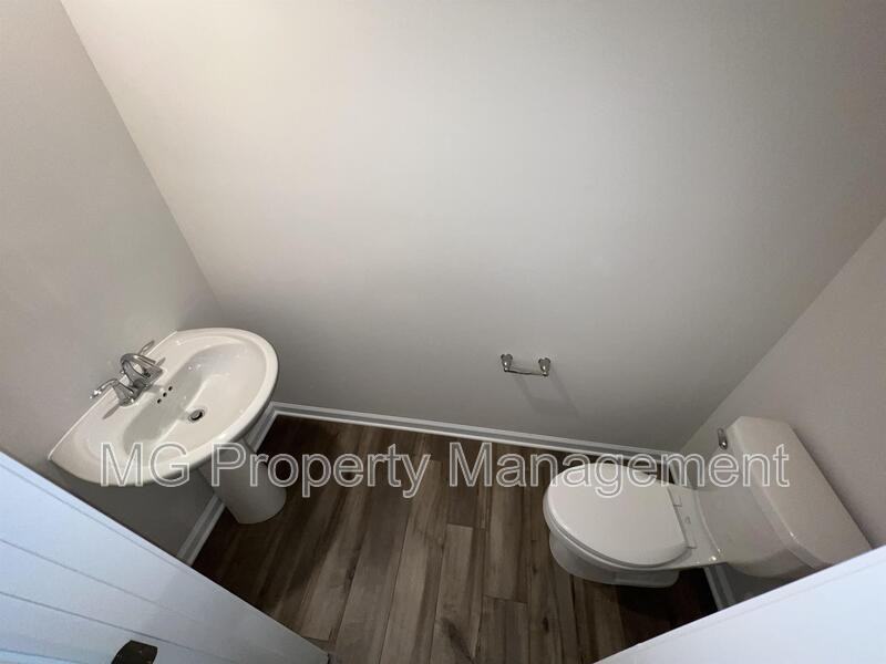 1367 Woodhouse Dr - Photo 7 of 20