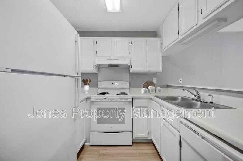 305 Country Club Dr Ne Apt H - Photo 4 of 19