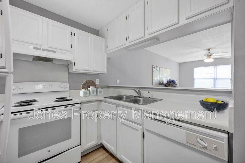 305 Country Club Dr Ne Apt H - Photo 5 of 19