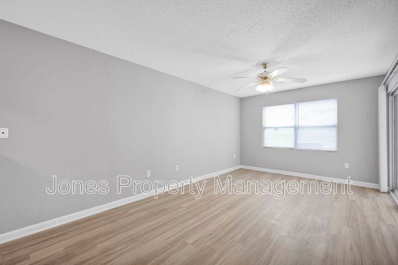 305 Country Club Dr Ne Apt H - Photo 7 of 19