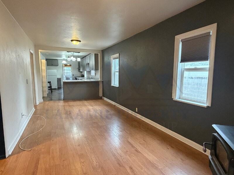 811 S 23rd St - Photo 3 of 28