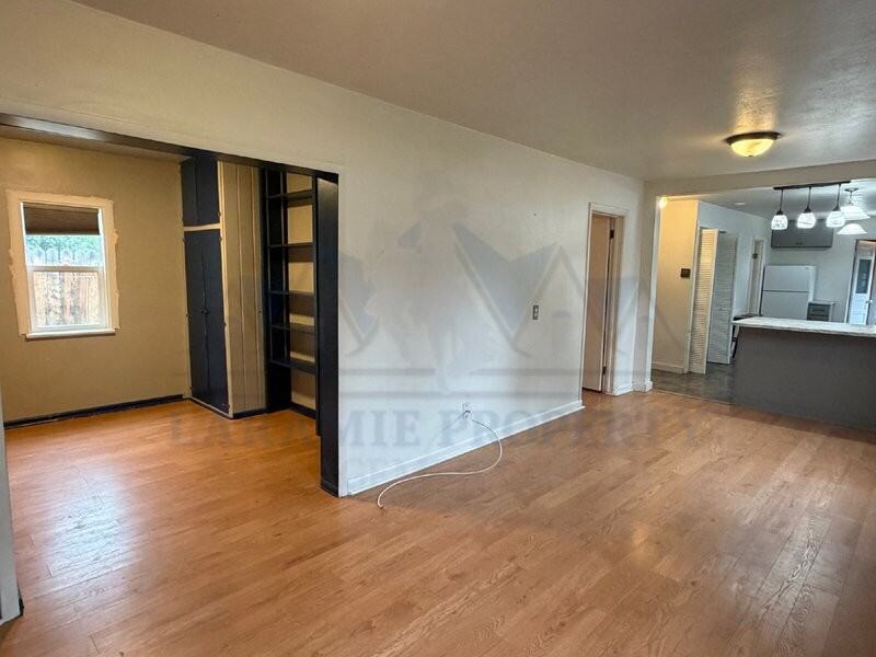 811 S 23rd St - Photo 4 of 28