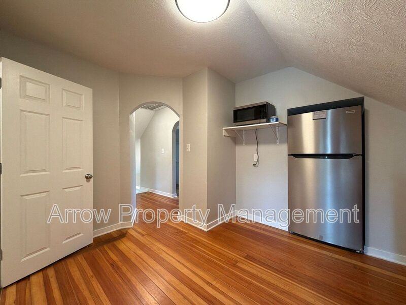 2727 P St #4 - Photo 4 of 21
