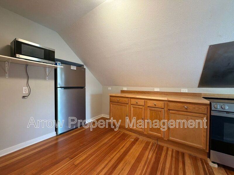 2727 P St #4 - Photo 5 of 21