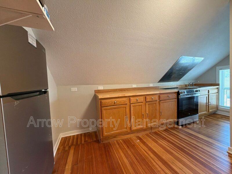 2727 P St #4 - Photo 6 of 21