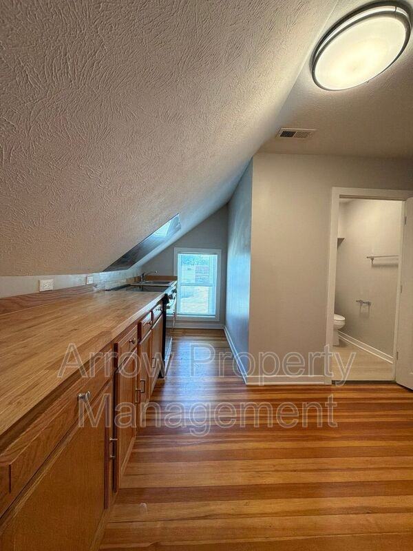 2727 P St #4 - Photo 7 of 21