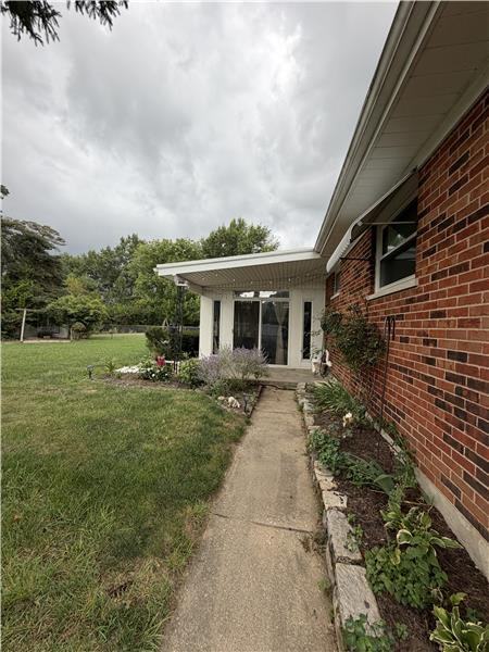 841 Niewahner Dr - Photo 3 of 24