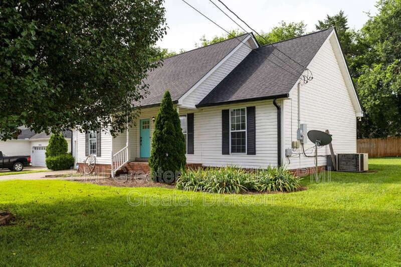 2414 Lismore Dr - Photo 2 of 25