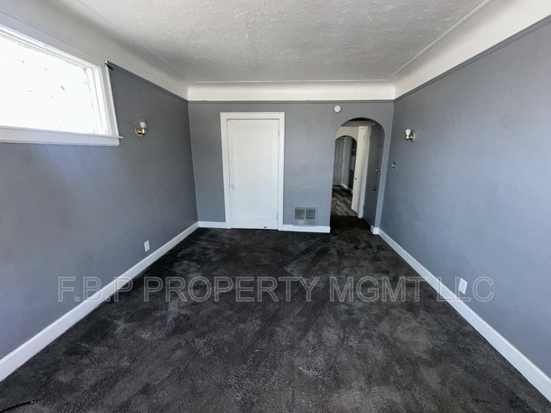 5049 Coplin St #3 - Photo 6 of 8