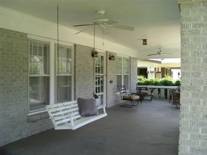 2510 Wabash Ave - Photo 2 of 15