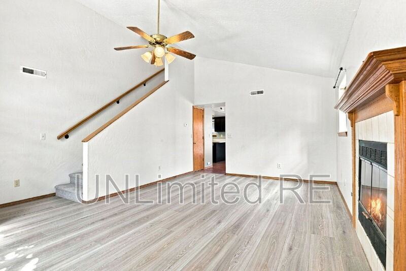 3126 N Connor St - Photo 3 of 33