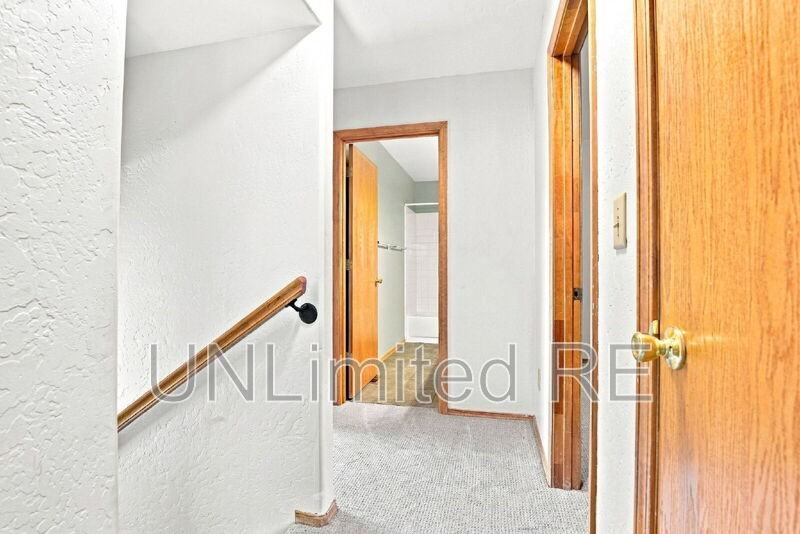 3126 N Connor St - Photo 5 of 33