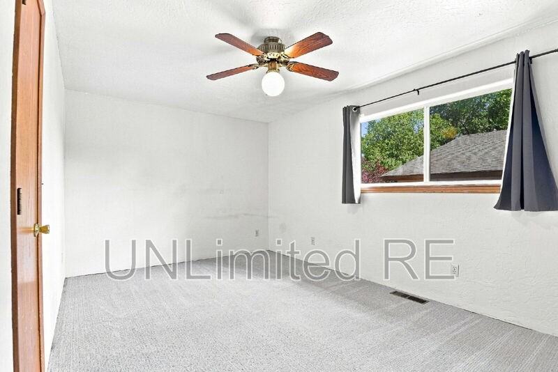 3126 N Connor St - Photo 6 of 33