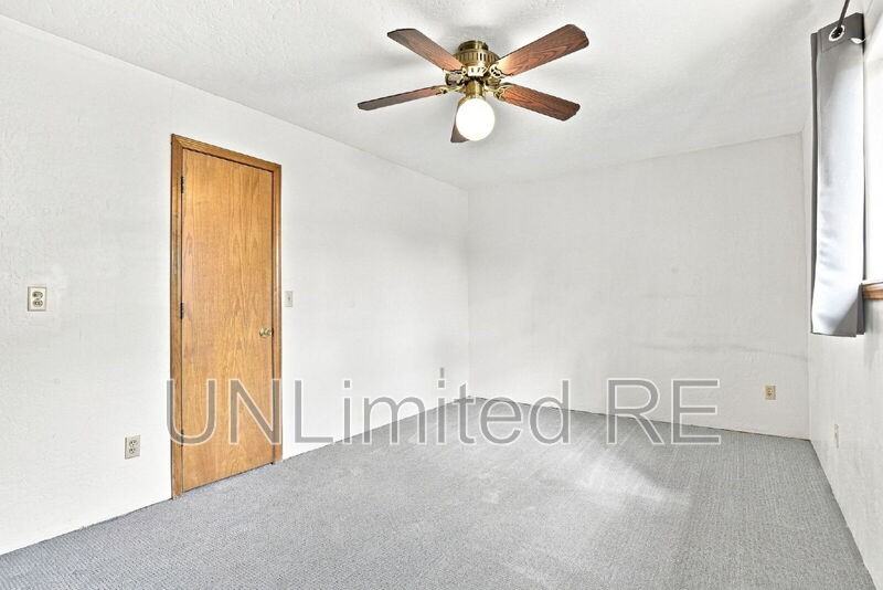 3126 N Connor St - Photo 7 of 33