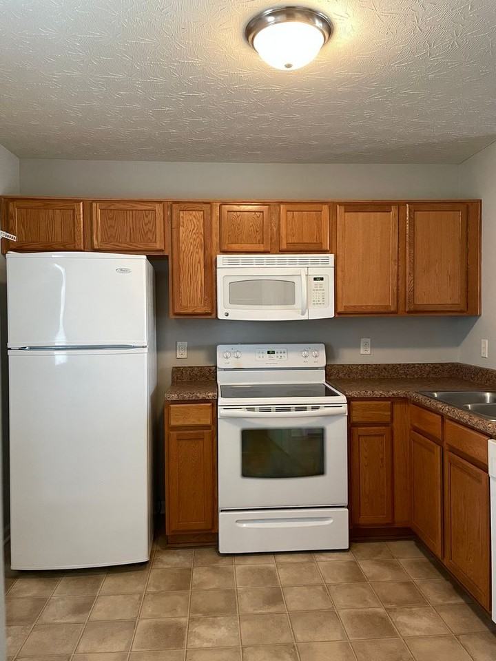 427 Lower Stone Ave - Photo 4 of 7