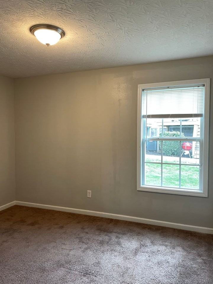 427 Lower Stone Ave - Photo 6 of 7
