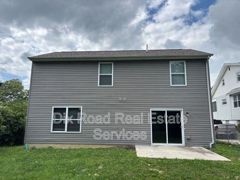 1184 Lincoln Ave - Photo 3 of 34