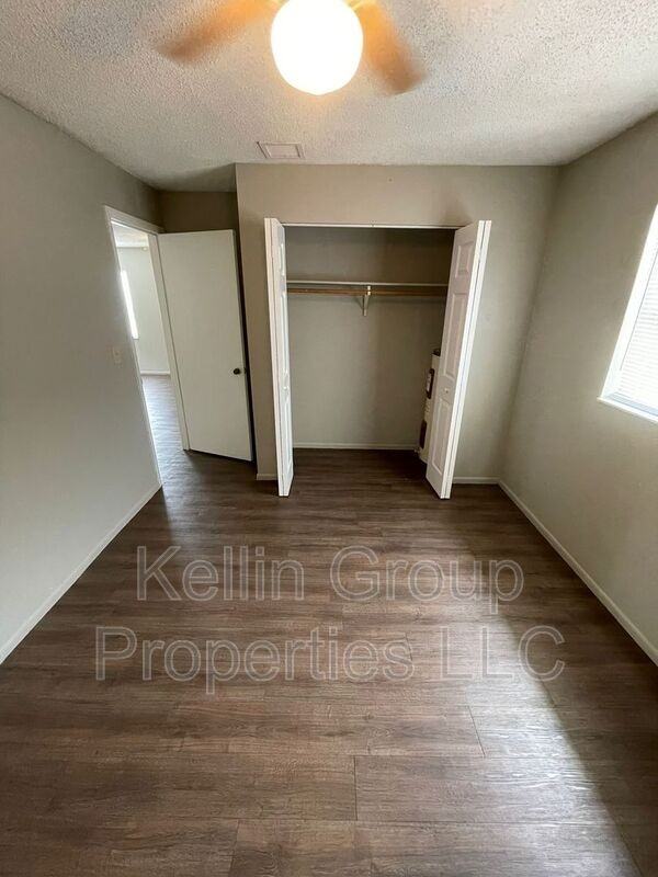 160 N Nekoma Ave #1 - Photo 7 of 8
