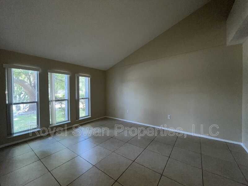 3812 Dovehollow Dr - Photo 4 of 32