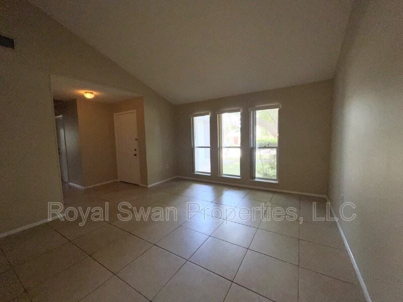 3812 Dovehollow Dr - Photo 6 of 32