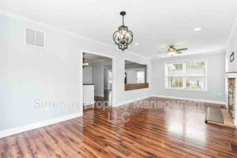 111 Westmont Ave - Photo 5 of 20