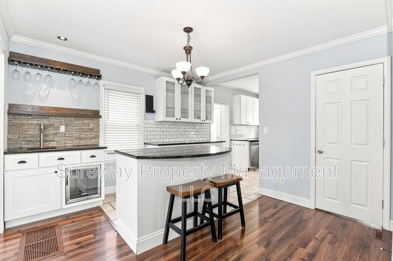 111 Westmont Ave - Photo 6 of 20