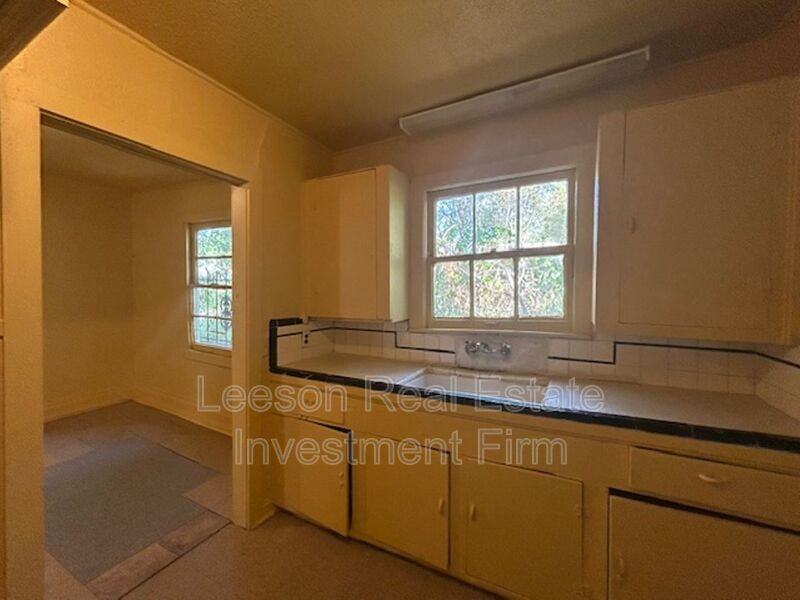3041 Desoto St - Photo 3 of 10