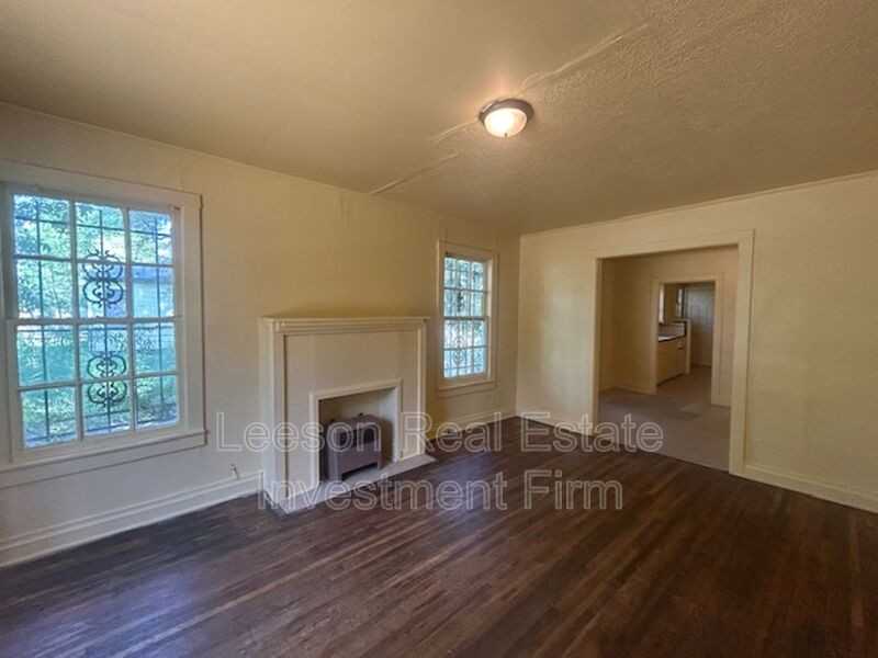 3041 Desoto St - Photo 5 of 10