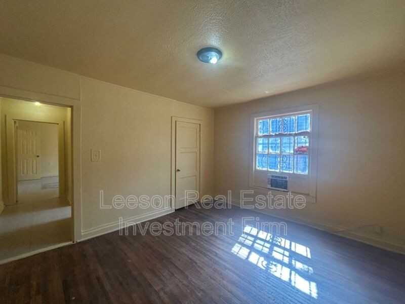 3041 Desoto St - Photo 7 of 10