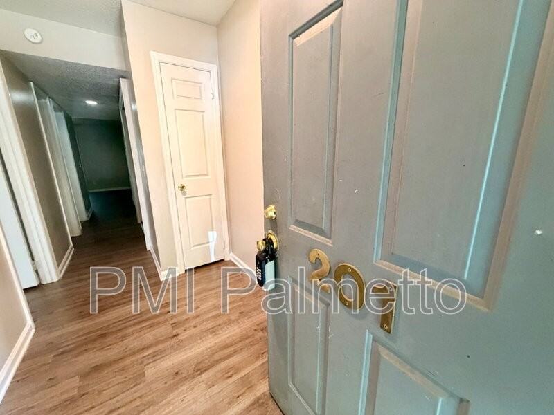 33 Chestnut Ferry Rd #201 - Photo 4 of 12