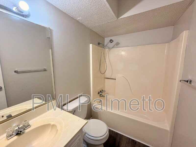 33 Chestnut Ferry Rd #201 - Photo 7 of 12