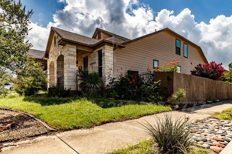 408 Landmark Gate - Photo 2 of 37