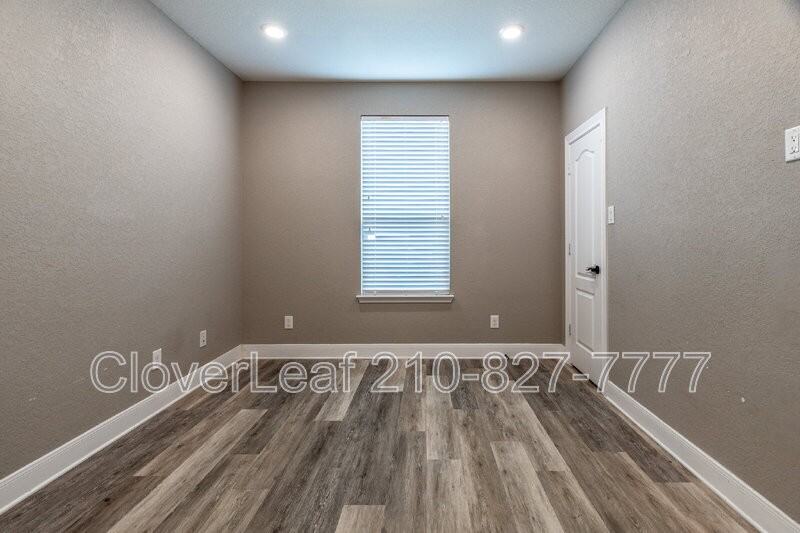 408 Landmark Gate - Photo 7 of 37