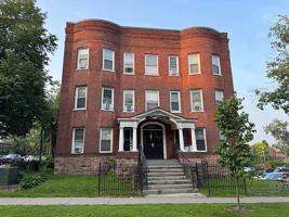 featured image of 323 Pearl St
