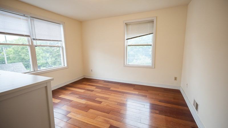 361 Pearl St - Photo 7 of 12