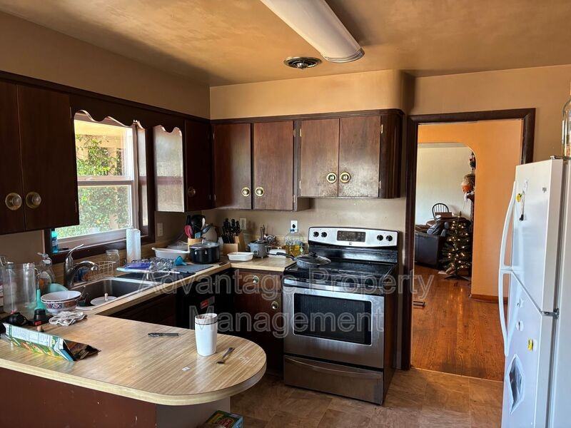 1145 Nw 19th St - Photo 2 of 17