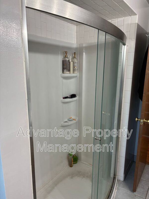 1145 Nw 19th St - Photo 5 of 17