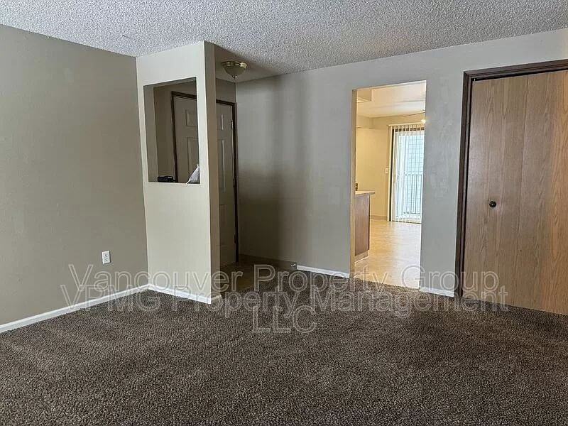 5415 Ne 34th St - Photo 6 of 14