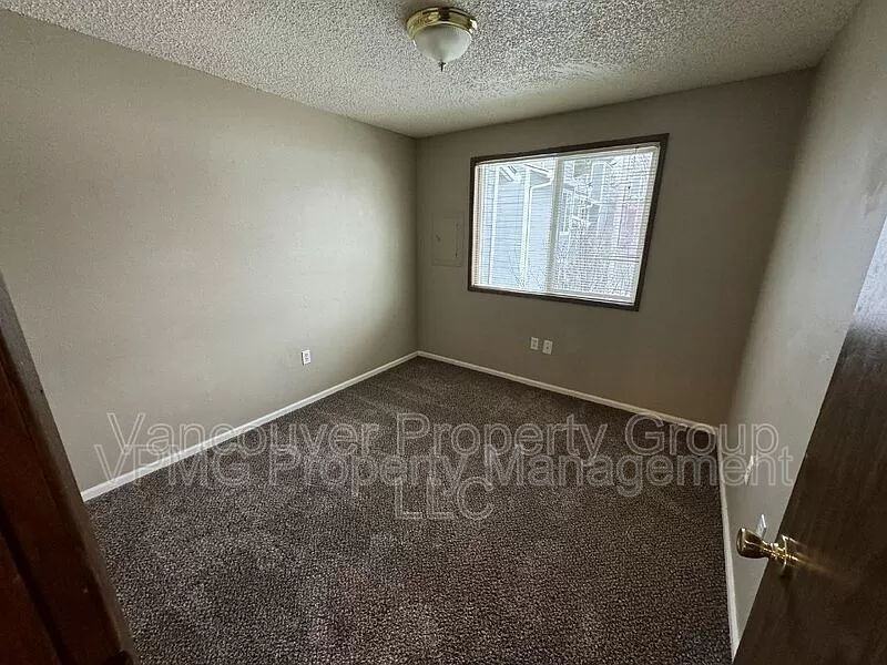 5415 Ne 34th St - Photo 7 of 14