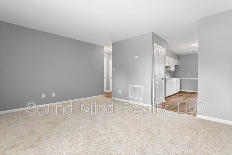 1403 Sportsman Trl - Photo 2 of 15